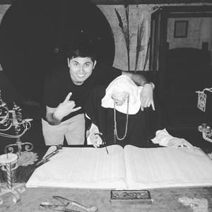 Meet your Posher, Jenaro